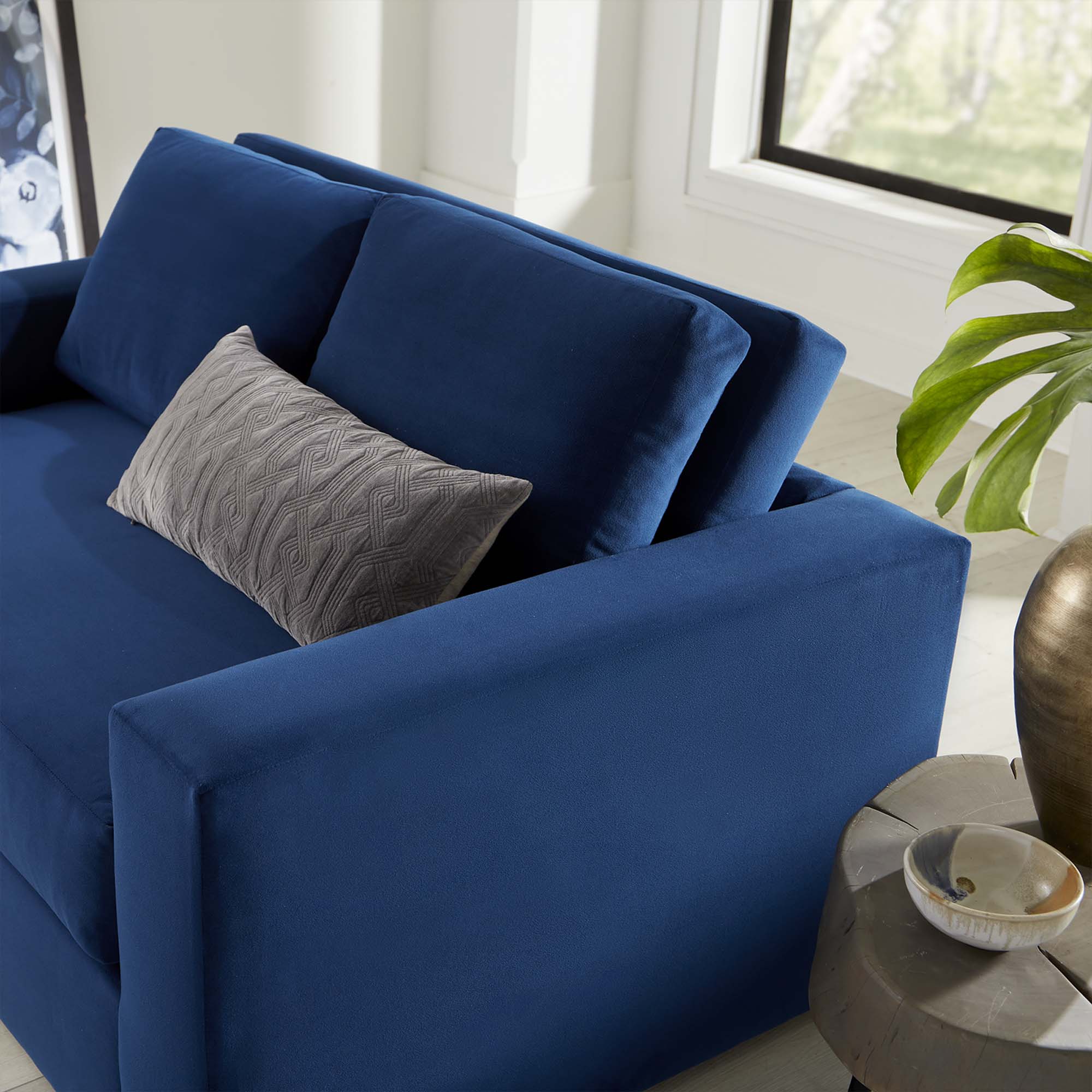 Avendale Velvet Loveseat – Made in the USA With Bench Seat Cushion by Modway
