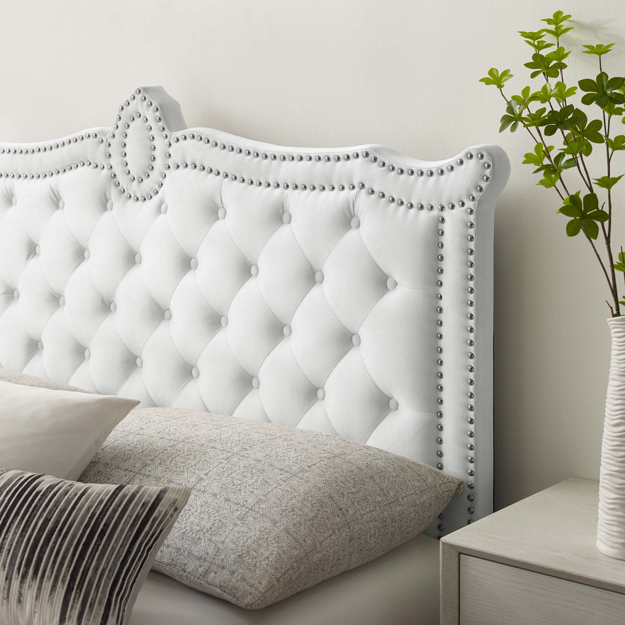 Clara Performance Velvet Queen Platform Bed by Modway