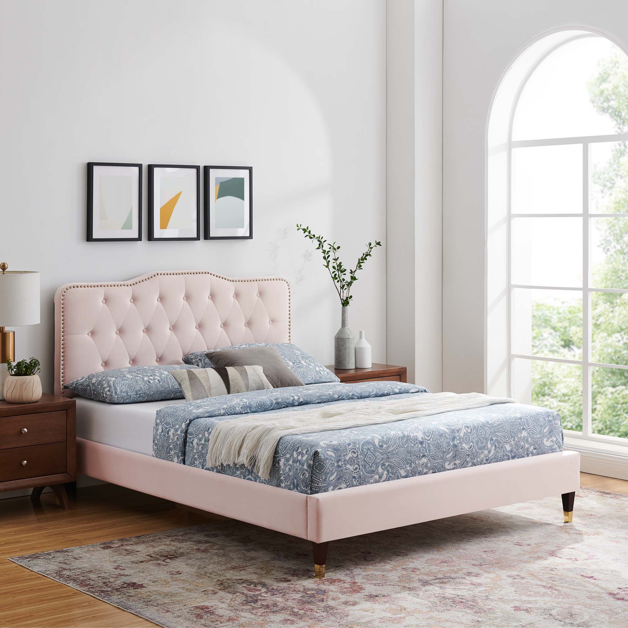 Amber Performance Velvet Platform Bed With Wood and Gold Legs by Modway