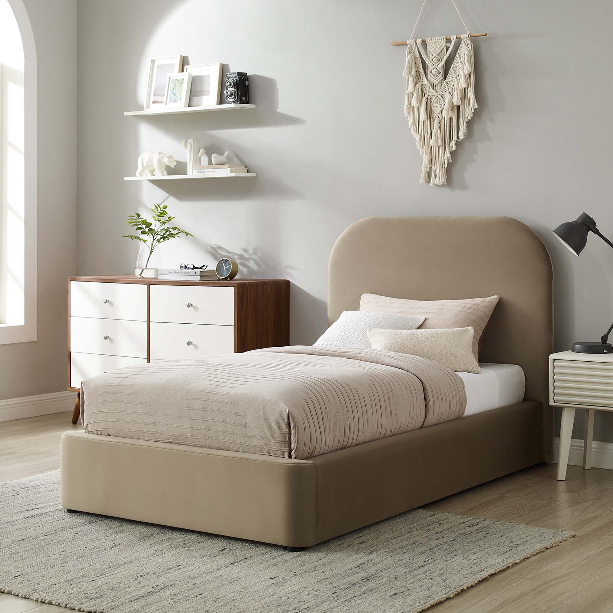 Keynote Performance Velvet Curved Platform Bed by Modway