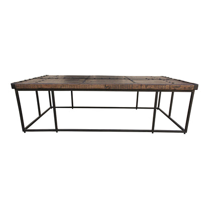 Cocktail Bar Table: Rustic Elegance for Spacious Gatherings