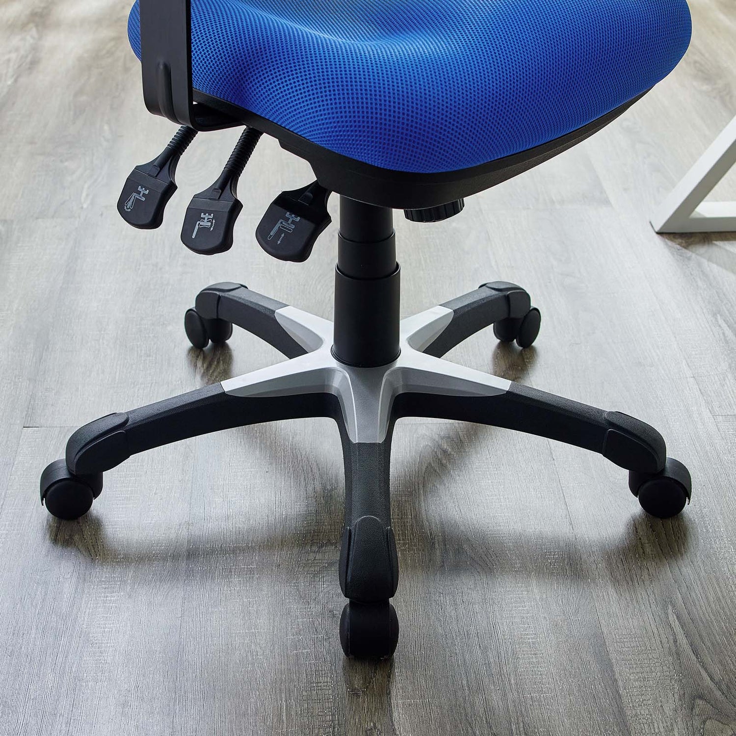 Articulate Mesh Office Chair By HouseBean