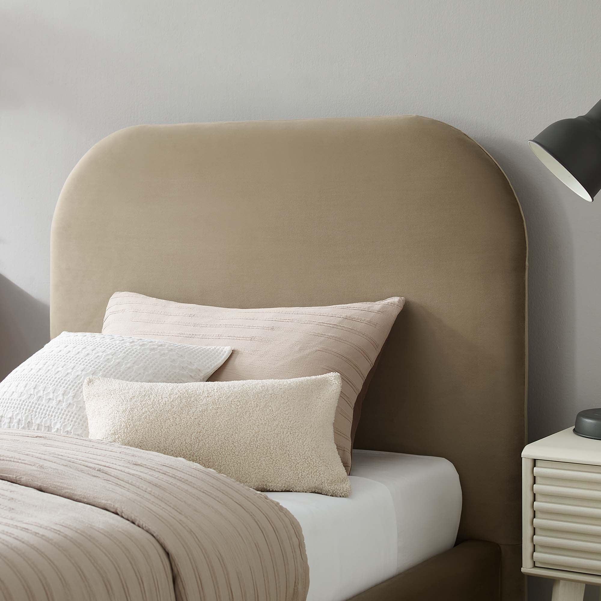 Keynote Performance Velvet Curved Platform Bed by Modway