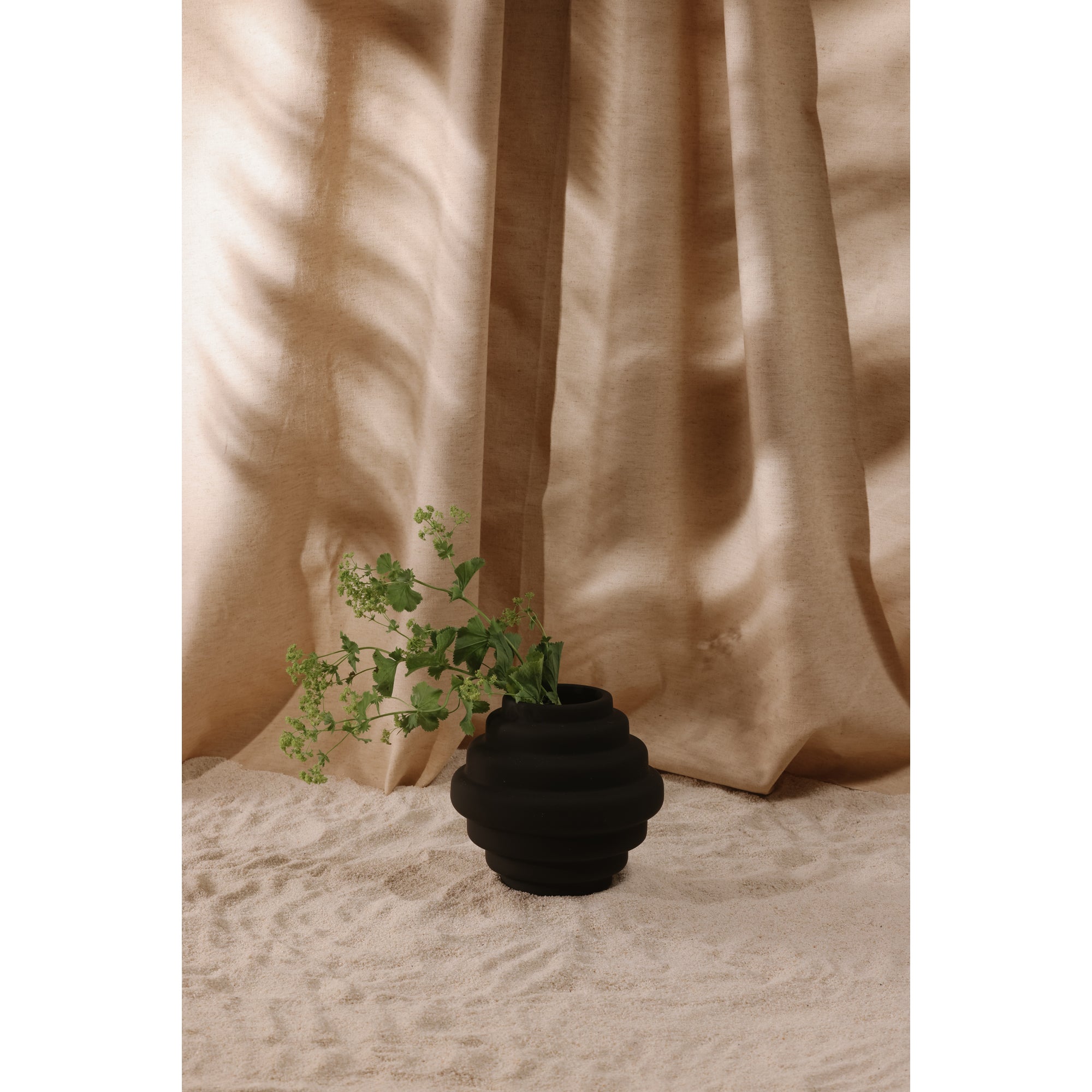 Illustrate Vase Small Vases, Black